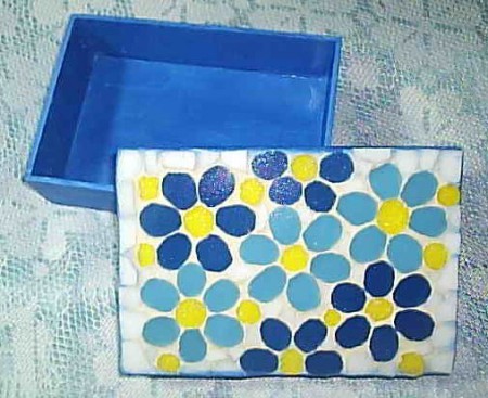 Caixa mdf trabalhada com mosaico aberta